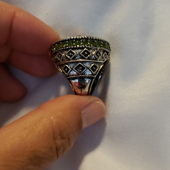 Ring - Picture 3 of 4